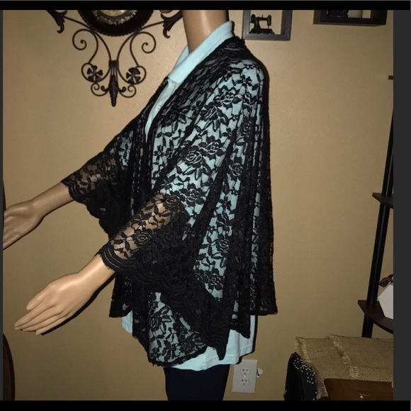 NWOT Beautiful lace shrug - Picture 5 of 5